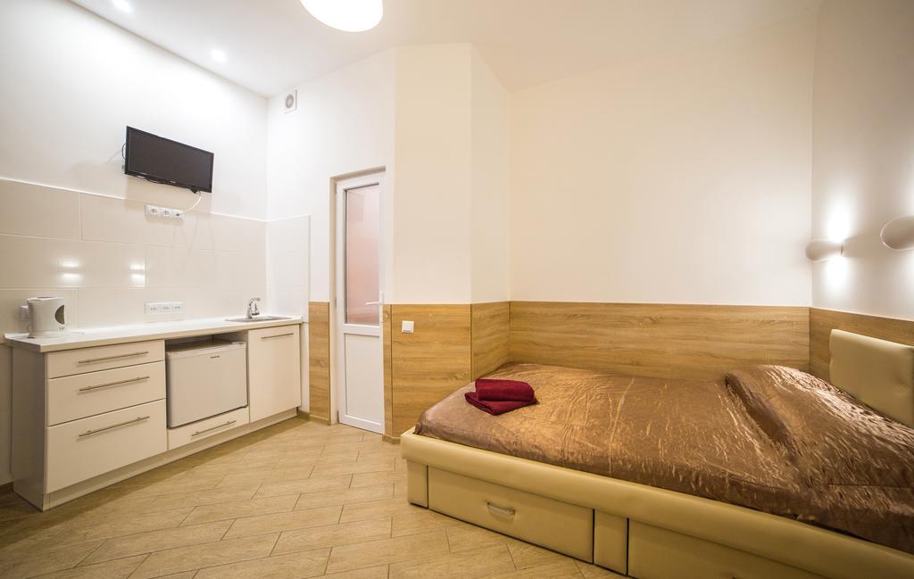 Mini Economy Apartments - Chornovola Avenue - 2 Minutes To The Opera House Lvov Exteriér fotografie
