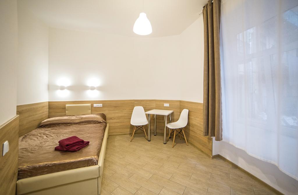 Mini Economy Apartments - Chornovola Avenue - 2 Minutes To The Opera House Lvov Exteriér fotografie