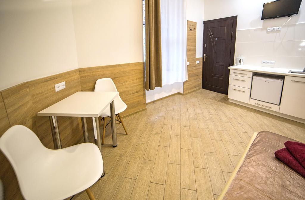 Mini Economy Apartments - Chornovola Avenue - 2 Minutes To The Opera House Lvov Exteriér fotografie